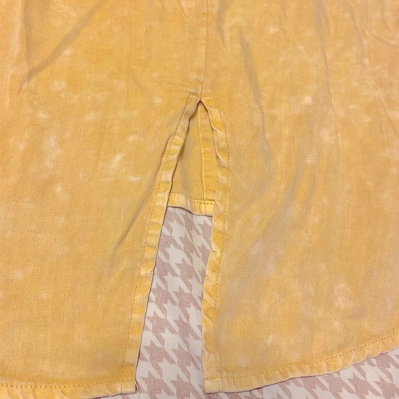 NWT. Molly & Isadora button down yellow shirt. Cuffed sleeves. Soft & comfy. - Picture 4 of 6